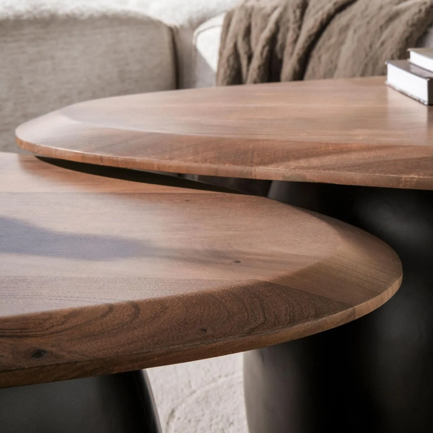 Couchtisch Set Iduna | 2-teilig | dreieckig | Akazie massiv | Braun