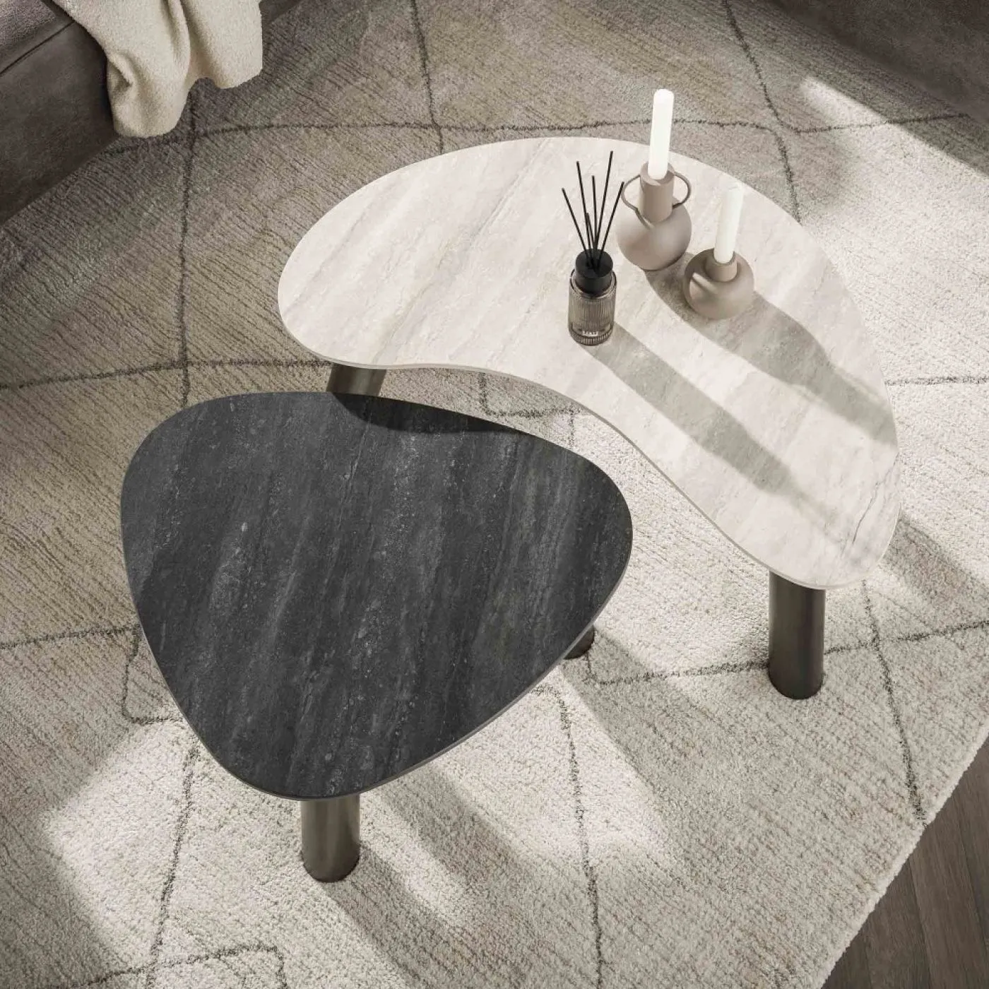 Couchtisch Set Tupi | 2-teilig | nierenförmig | Keramik Travertin | schwarz & grau
