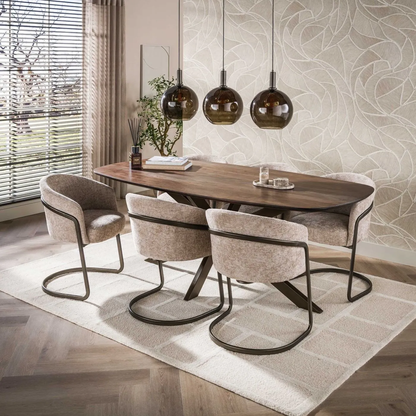Esstisch Poem | 150/180/215cm | dänisch oval | Akazie massiv | braun | verschiedene Größen