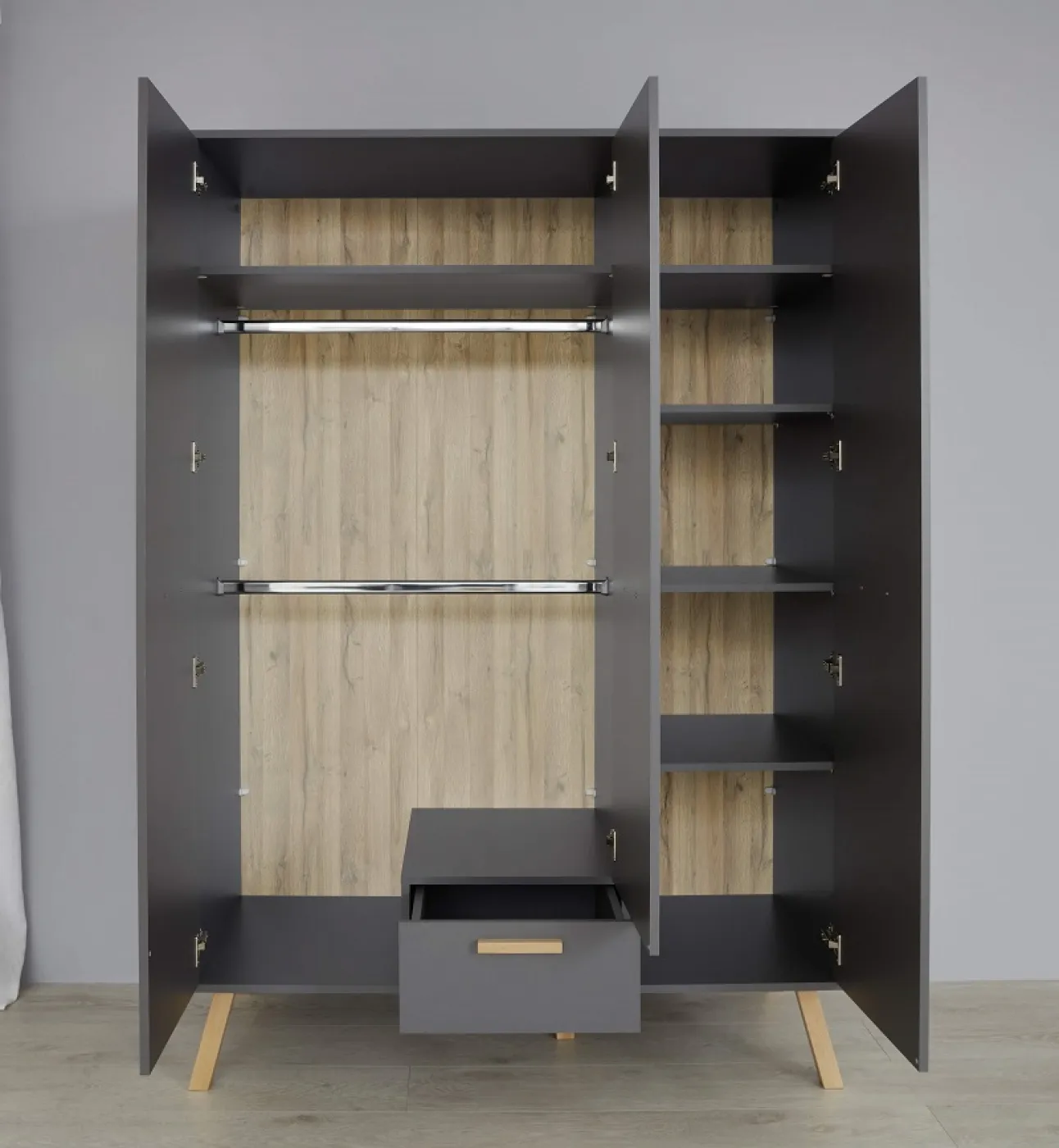 Kleiderschrank Mats | grau matt / Buche massiv 3-türig skandinavisch