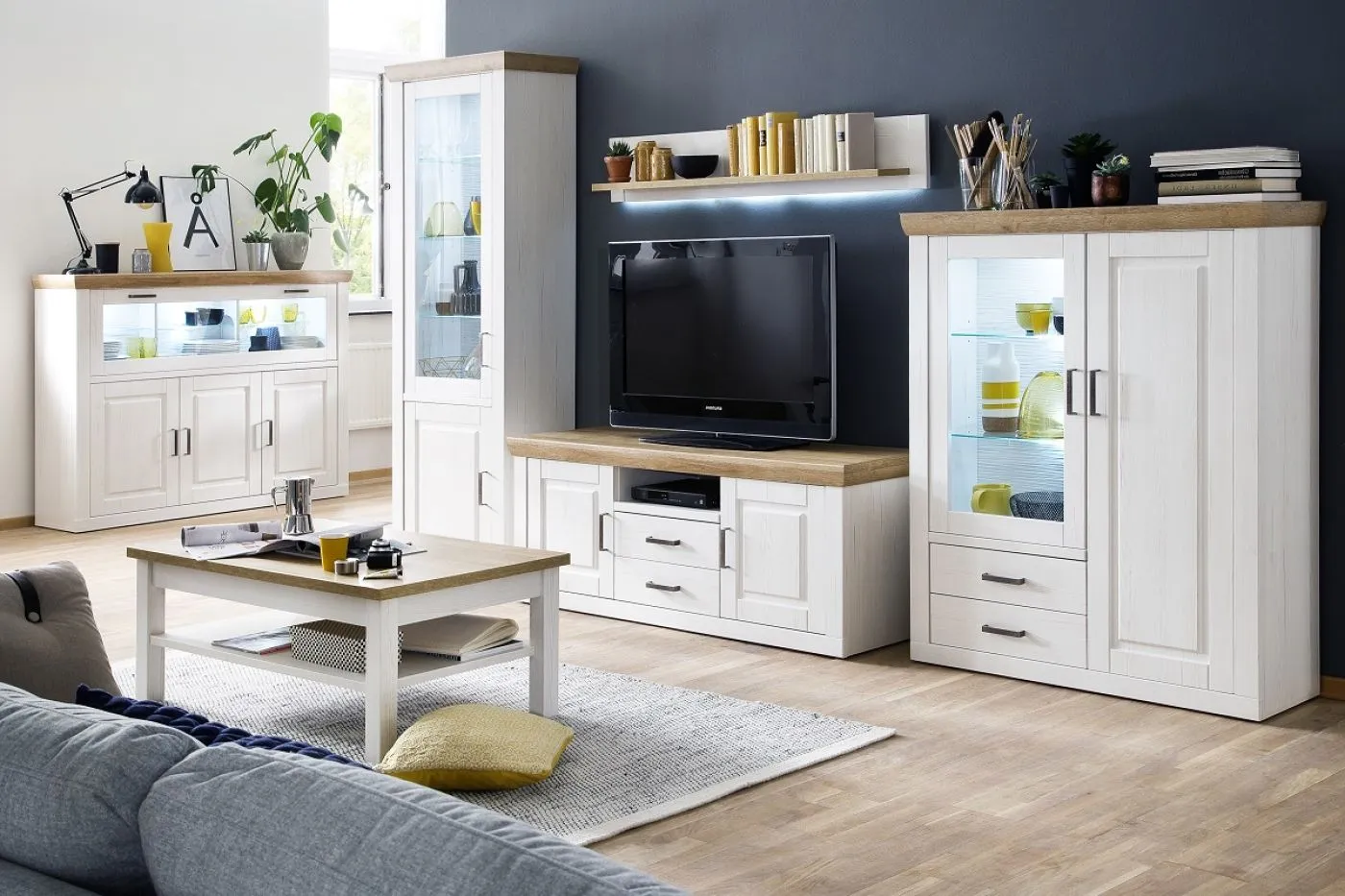 Vitrine Brixen | Landhaus modern | Pinie Aurelio / Grandson Oak mit 1er Set LED Unterbauspot